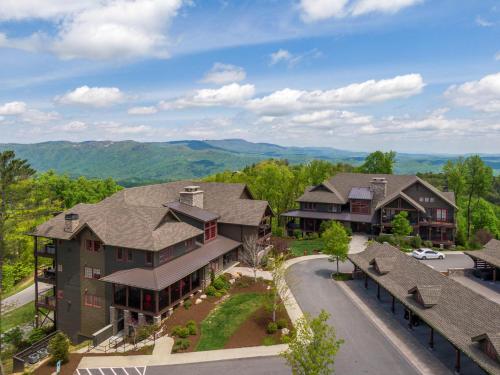 Craig 304 at Blue Ridge Mountain Club, Boone (photo 4)