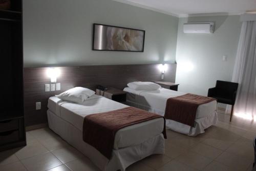 2 twin beds