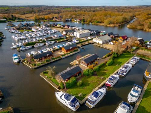 Viesnīcas āriene, River Breeze - Norfolk Broads in Brundall