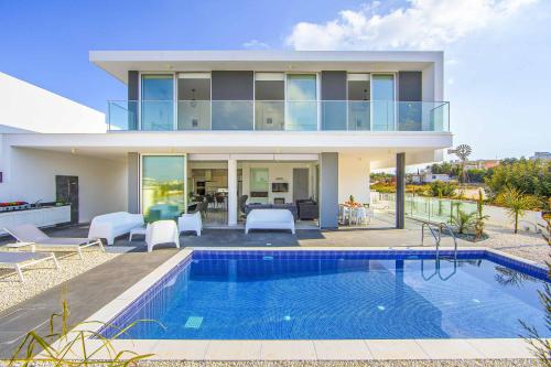 Olivine Pearl 16, Protaras
