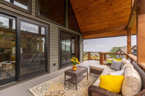 Soaring Hawk Lodge at Eagles Nest in Banner Elk, USA