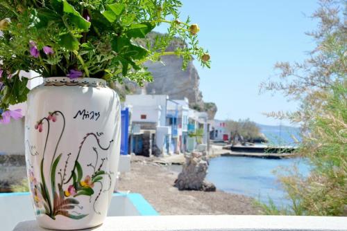 Milos Apartments Kardapis Upper Floor in คลีมา