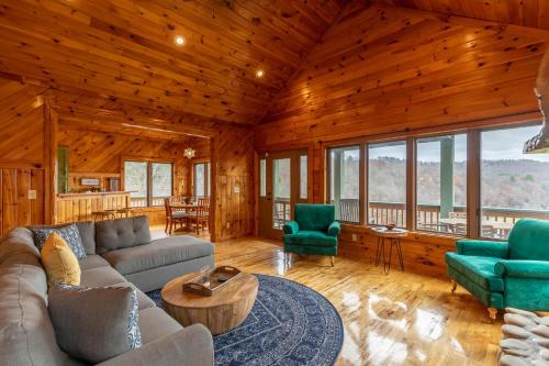 River View Retreat in Boone, USA