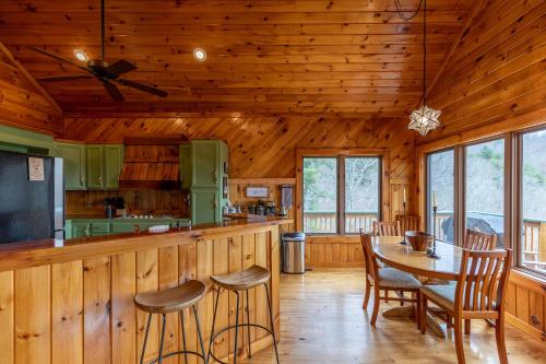 River View Retreat in Boone, USA