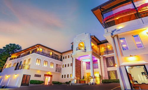 Royal Classic Resort, Kandy