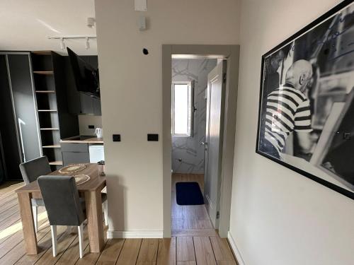 Studio with Balcony image 1