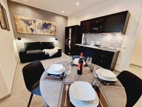 Monna Dina in Florence