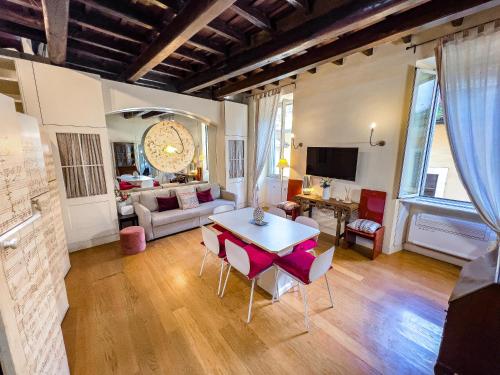 Spacious Loft Steps from Piazza Navona IREX Apartment, Rome (photo 3)