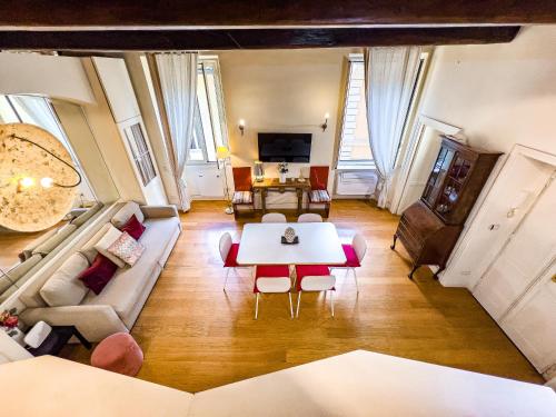 Spacious Loft Steps from Piazza Navona IREX Apartment, Rome (photo 8)