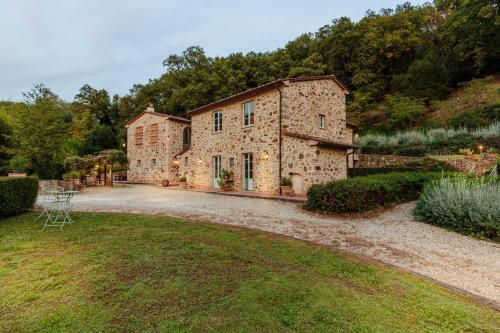 Villa Veranda, a Romantic Farmhouse with Pool