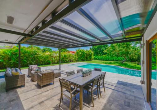 Exotic 4 Bedroom House With Pool
