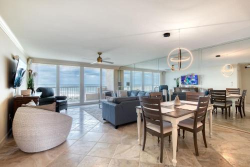 New Smyrna Beachfront Modern Condo in New Smyrna Beach, USA