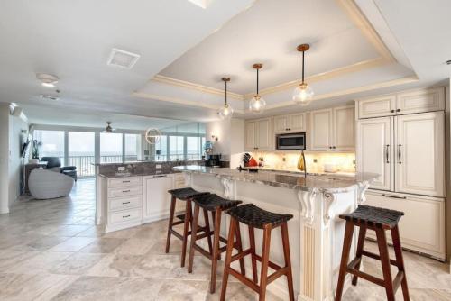 New Smyrna Beachfront Modern Condo in New Smyrna Beach, USA