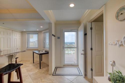 Oprema, New Smyrna Beachfront Modern Condo in North Atlantic Avenue