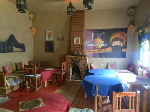 Létesítmények, Riad Aicha & Camel Trekking in Hassilabied