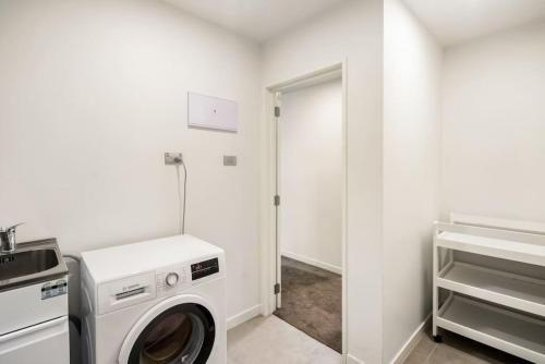 Forest View Apartment with Parking and Garden - image 5