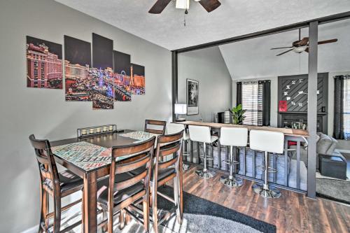 Updated Fayetville Townhome-Away-From-Home with Yard in Fayetteville, USA