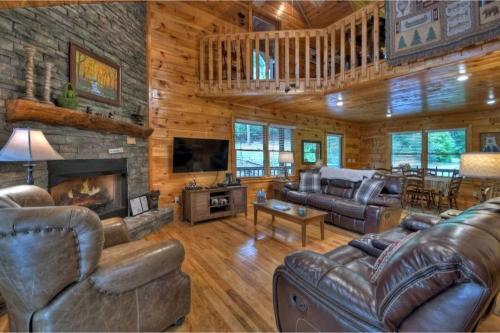 Private Log Cabin - Blue Ridge Mountains - Lake Blue Ridge in Morganton, USA