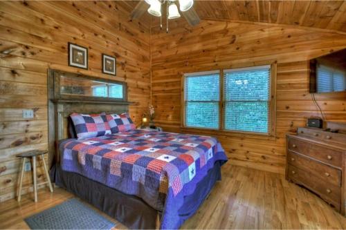 Private Log Cabin - Blue Ridge Mountains - Lake Blue Ridge in Morganton, USA