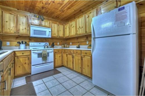 Private Log Cabin - Blue Ridge Mountains - Lake Blue Ridge in Morganton, USA