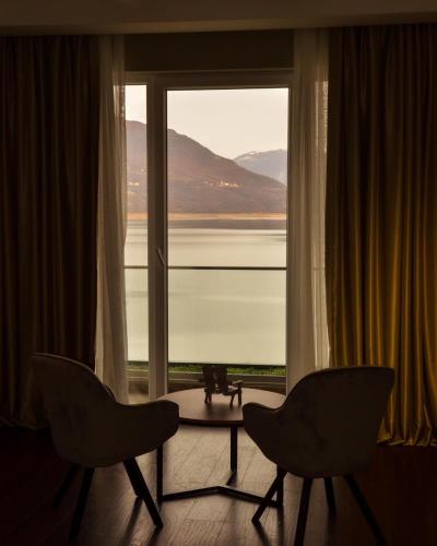 Deluxe Double Room (2 Adults + 1 Child)