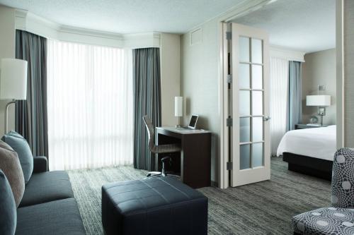 Two-Room King Suite - Hearing Accessible 