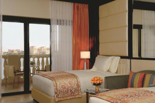 The Ritz-Carlton Abu Dhabi, Grand Canal