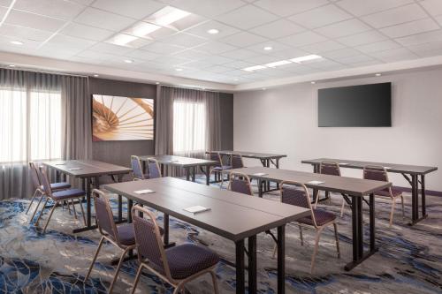 Fairfield Inn & Suites by Marriott Fresno North/Shaw Avenue - image 12
