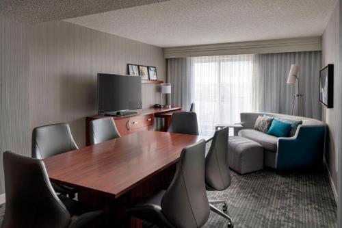 Courtyard by Marriott Denver Airport