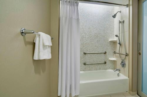 SpringHill Suites by Marriott Las Vegas Convention Center - image 12