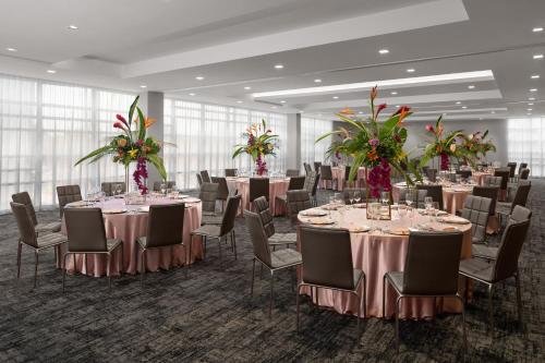 ห้องประชุม / บอลรูม, AC Hotel Miami Dadeland near ป่าเวทมนต์ของซานต้า