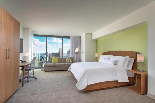 Deluxe, Larger Guest room, 1 King, City view