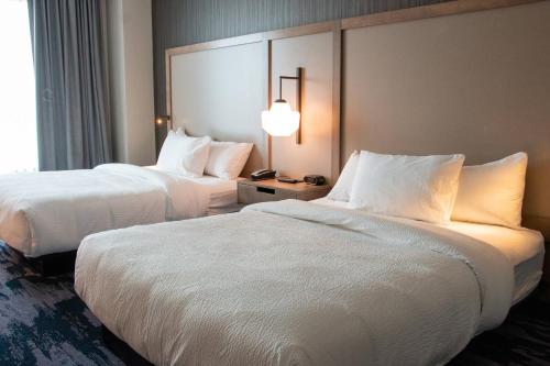 Queen Room with Two Queen Beds and Adapted Tub - Mobility Accessible