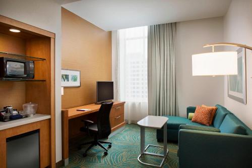Large Queen Studio room in SpringHill Suites by Marriott Houston Downtown/Convention Center