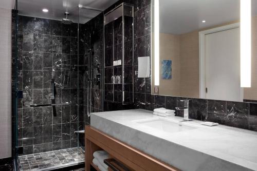 Delta Hotels by Marriott Toronto image 42