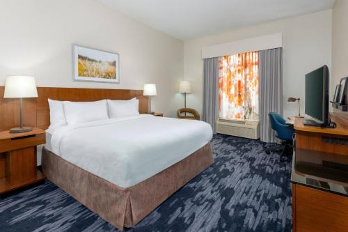 Fairfield Inn & Suites by Marriott Clearwater Room Type - King Room - Hearing Accessible