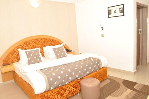 Ne-yo hotel & rv lodges