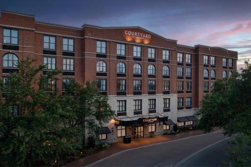 Courtyard by Marriott Savannah Downtown - Historic District