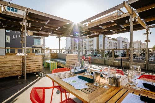 SpringHill Suites by Marriott San Diego Oceanside/Downtown - image 7