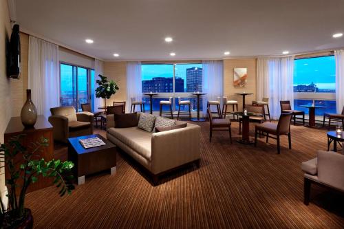 Delta Hotels by Marriott Montreal image 26