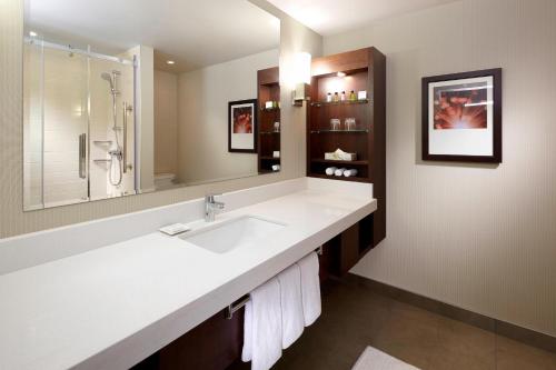 Delta Hotels Montreal - image 5