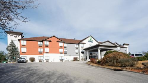 Holiday Inn Express Hotel & Suites Knoxville-North-I-75 Exit 112, an IHG Hotel