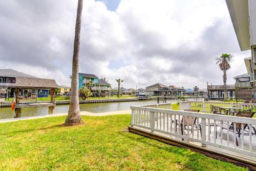 Sunny Freeport Home on Canal Fish On-Site!