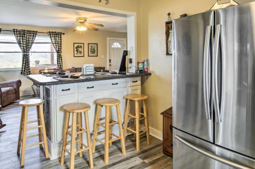 Farmhouse Close to Norris Lake and ATV Trails! in La Follette