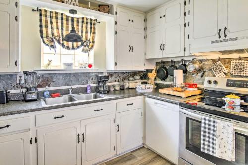 Farmhouse Close to Norris Lake and ATV Trails! in La Follette