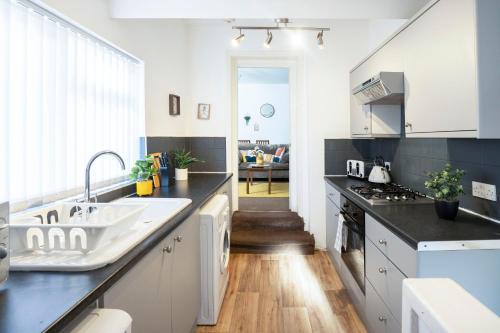 Spacious 3 Bed Flat-Free Parking-by Holiday Homes in Gateshead