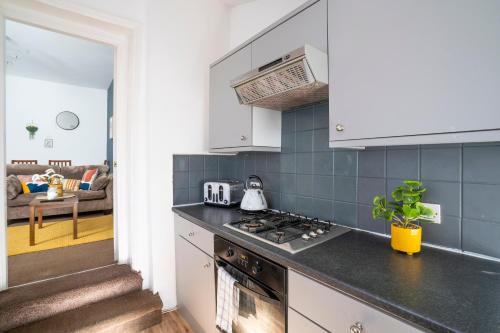 Spacious 3 Bed Flat-Free Parking-by Holiday Homes in Gateshead