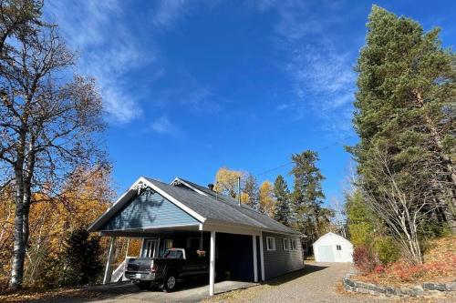 Le Chalet Bleu, aux pieds des Monts-Valin