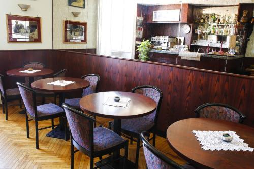 Restaurant, Albergo Garisenda near Basilica - Santuario di Santo Stefano