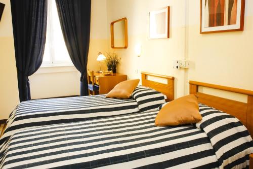 Double or Twin Room with Shared Bathroom image 6